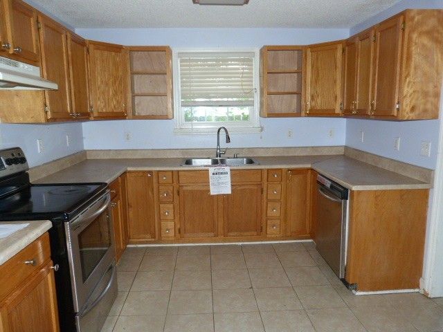 1303 E Lincoln St, Tullahoma, TN 37388