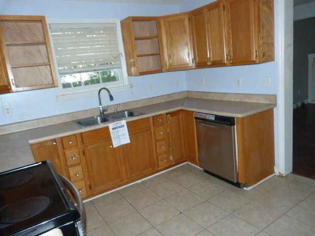 1303 E Lincoln St, Tullahoma, TN 37388