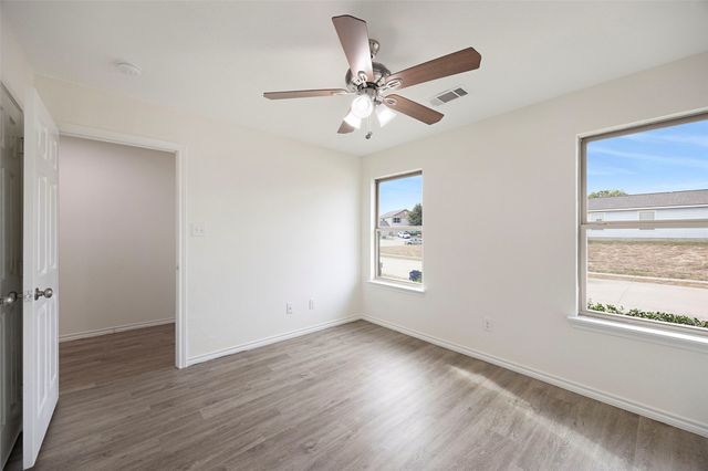 1605 Village Park Trail, Burleson, TX 76028