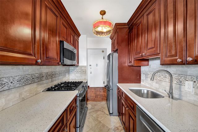 1853 Central Park Ave 16 C, Yonkers, NY 10710