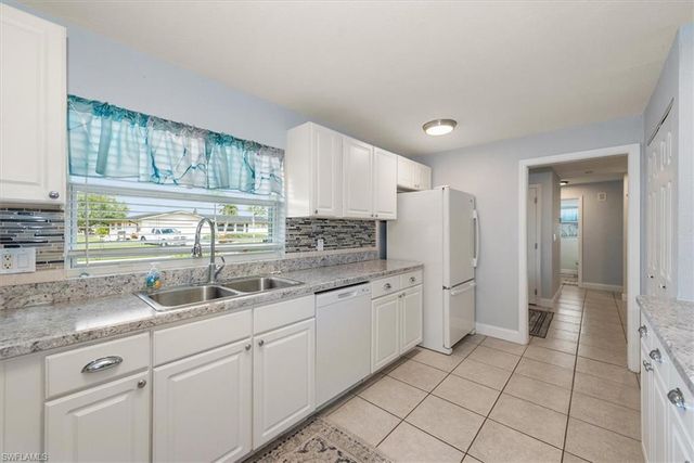 1030 SE 43rd TER, Cape Coral, FL 33904