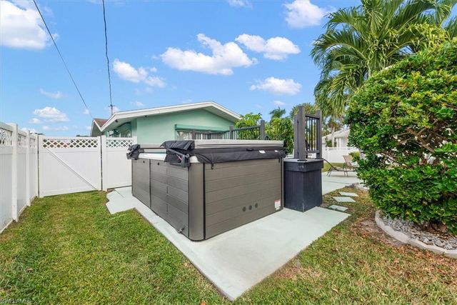 1030 SE 43rd TER, Cape Coral, FL 33904