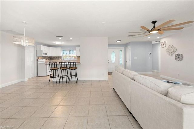 1030 SE 43rd TER, Cape Coral, FL 33904