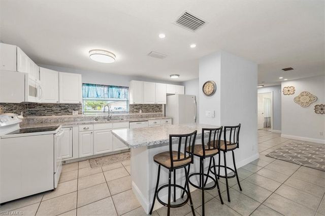 1030 SE 43rd TER, Cape Coral, FL 33904