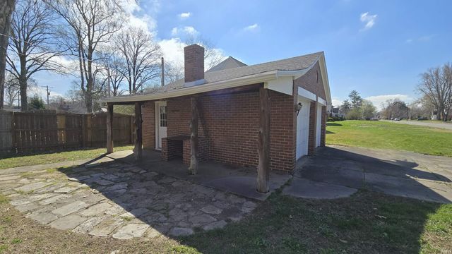 402 S Lincoln Park Drive, Evansville, IN 47714
