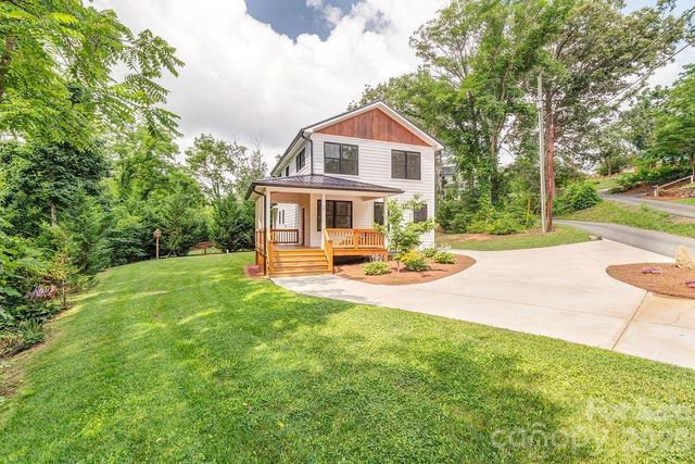 18 Wildwood Park Drive, Weaverville, NC 28787