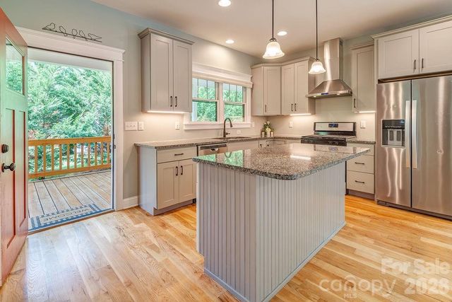 18 Wildwood Park Drive, Weaverville, NC 28787