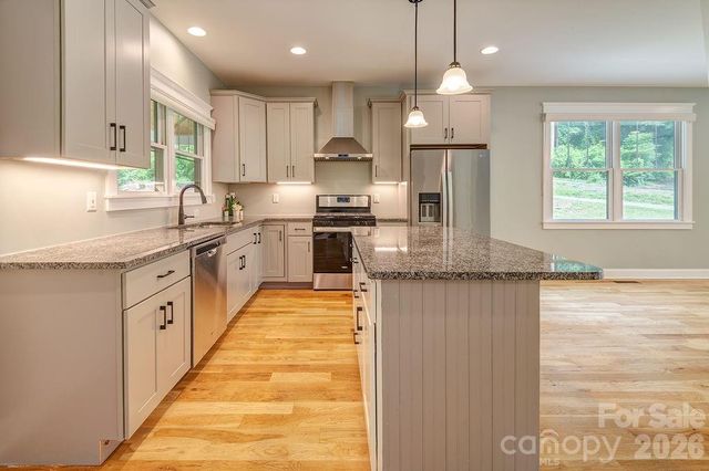 18 Wildwood Park Drive, Weaverville, NC 28787