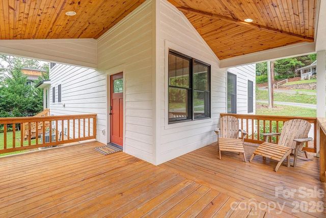 18 Wildwood Park Drive, Weaverville, NC 28787