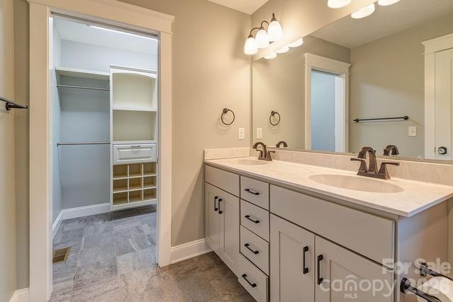 18 Wildwood Park Drive, Weaverville, NC 28787