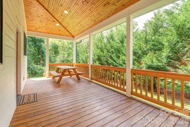 18 Wildwood Park Drive, Weaverville, NC 28787
