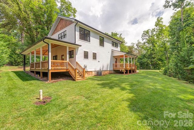 18 Wildwood Park Drive, Weaverville, NC 28787