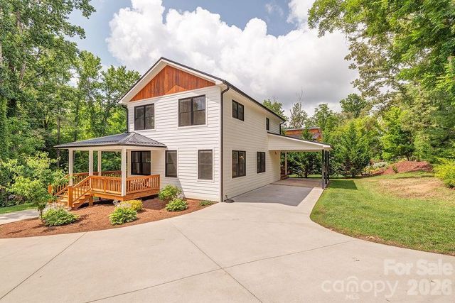 18 Wildwood Park Drive, Weaverville, NC 28787