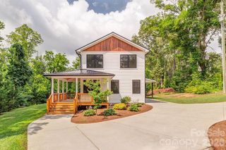 18 Wildwood Park Drive, Weaverville, NC 28787