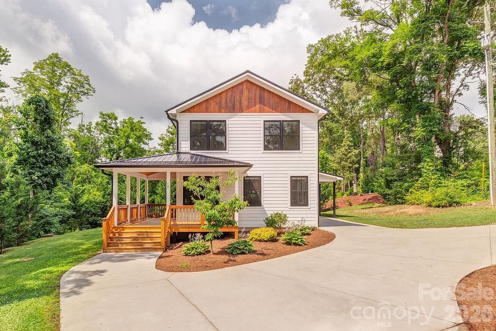 18 Wildwood Park Drive, Weaverville, NC 28787
