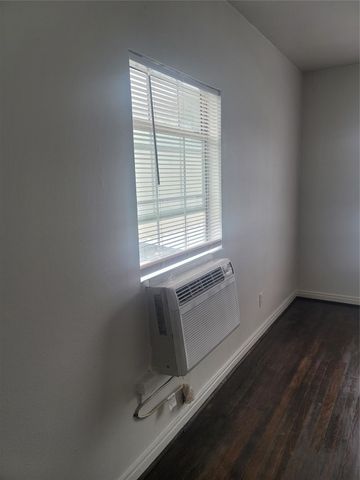 1914 Binz Street C, Houston, TX 77004