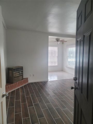 1914 Binz Street C, Houston, TX 77004