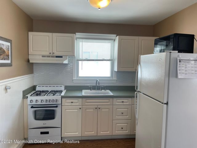 15 Elizabeth Avenue, Lavallette, NJ 08735