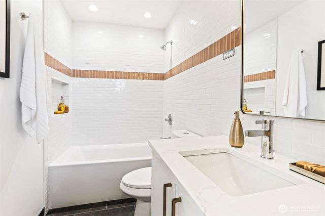 8330 24th Avenue NW, Seattle, WA 98117