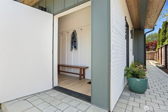 8330 24th Avenue NW, Seattle, WA 98117