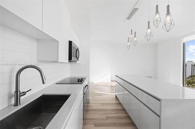 101 Diplomat Pkwy 911, Hallandale Beach, FL 33009