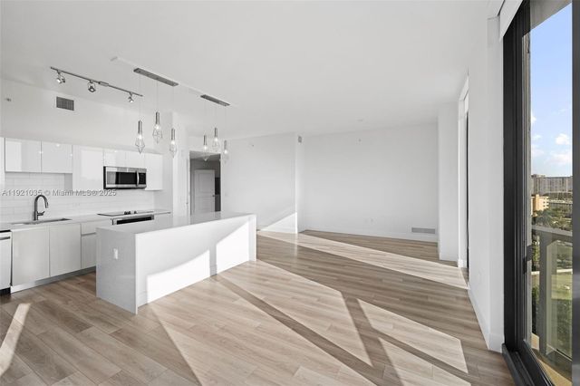 101 Diplomat Pkwy 911, Hallandale Beach, FL 33009