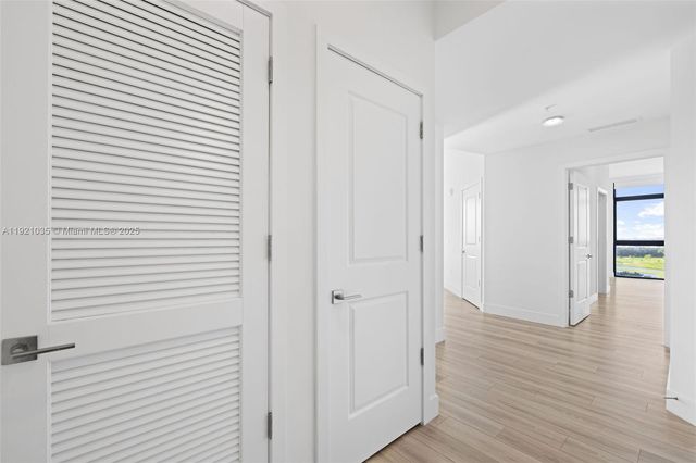 101 Diplomat Pkwy 911, Hallandale Beach, FL 33009