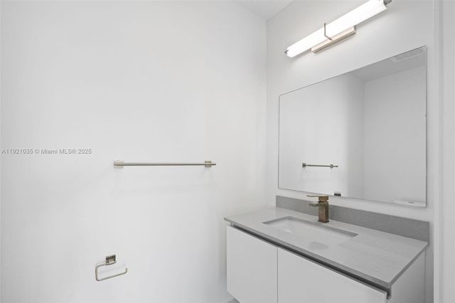 101 Diplomat Pkwy 911, Hallandale Beach, FL 33009