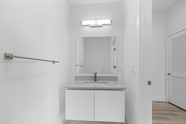 101 Diplomat Pkwy 911, Hallandale Beach, FL 33009