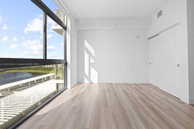 101 Diplomat Pkwy 911, Hallandale Beach, FL 33009