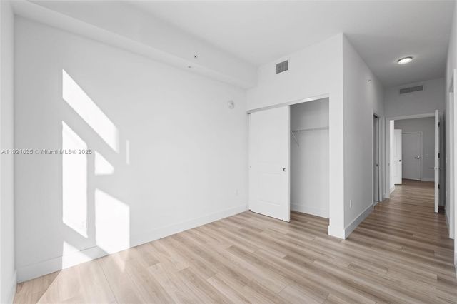 101 Diplomat Pkwy 911, Hallandale Beach, FL 33009