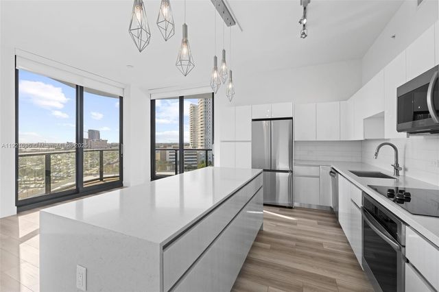 101 Diplomat Pkwy 911, Hallandale Beach, FL 33009