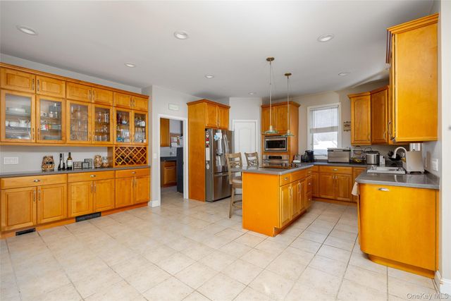 59 Wintergreen Place, Hopewell Junction, NY 12533