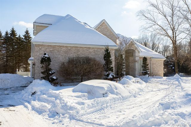 59 Wintergreen Place, Hopewell Junction, NY 12533