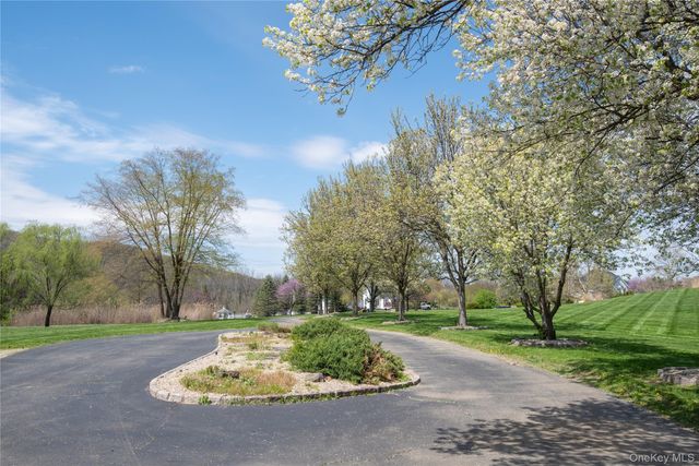 59 Wintergreen Place, Hopewell Junction, NY 12533