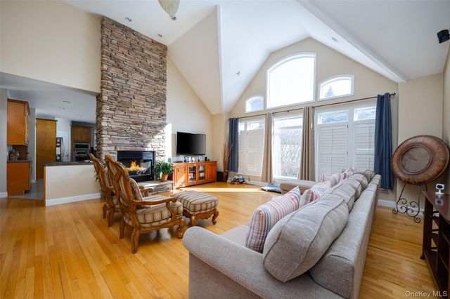 59 Wintergreen Place, Hopewell Junction, NY 12533