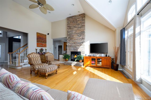 59 Wintergreen Place, Hopewell Junction, NY 12533