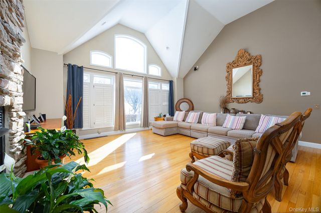 59 Wintergreen Place, Hopewell Junction, NY 12533