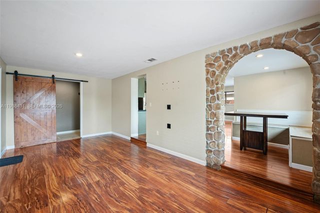 7245 S Waterway Dr, Miami, FL 33155