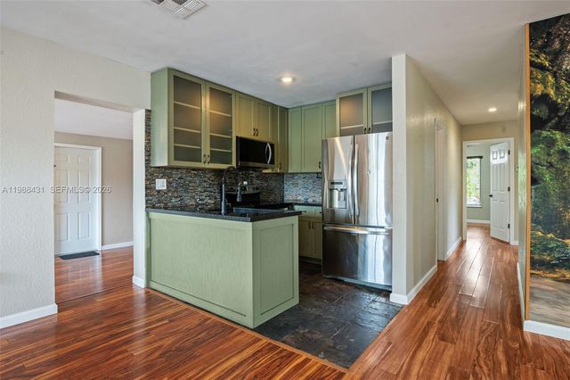 7245 S Waterway Dr, Miami, FL 33155