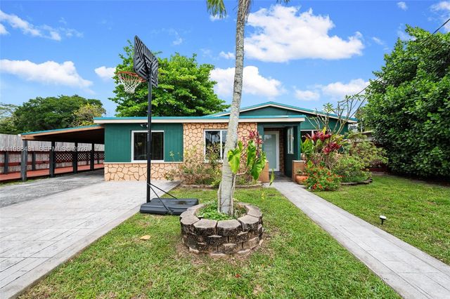 7245 S Waterway Dr, Miami, FL 33155