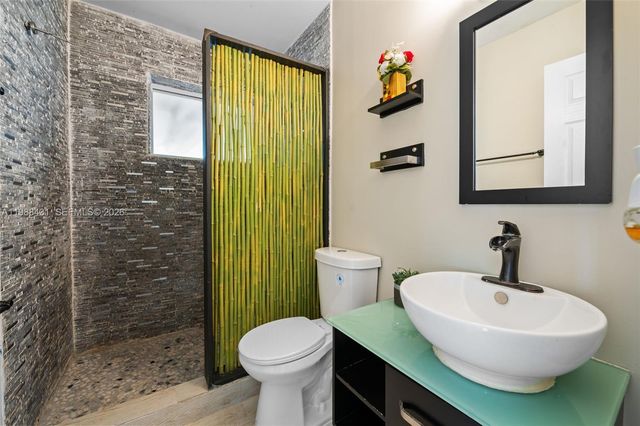 7245 S Waterway Dr, Miami, FL 33155