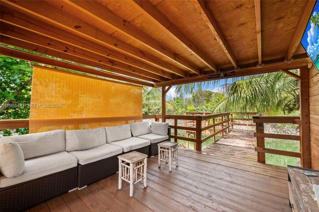 7245 S Waterway Dr, Miami, FL 33155