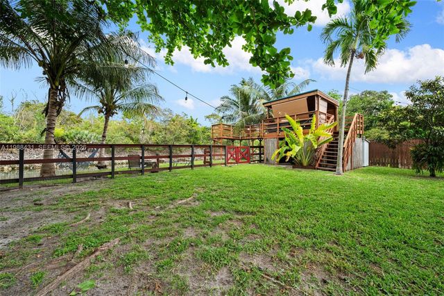 7245 S Waterway Dr, Miami, FL 33155