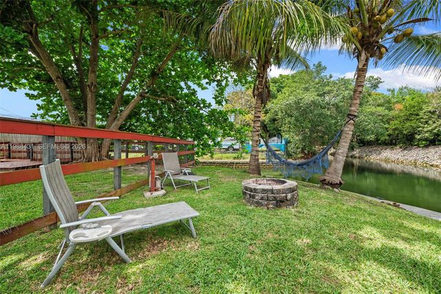 7245 S Waterway Dr, Miami, FL 33155