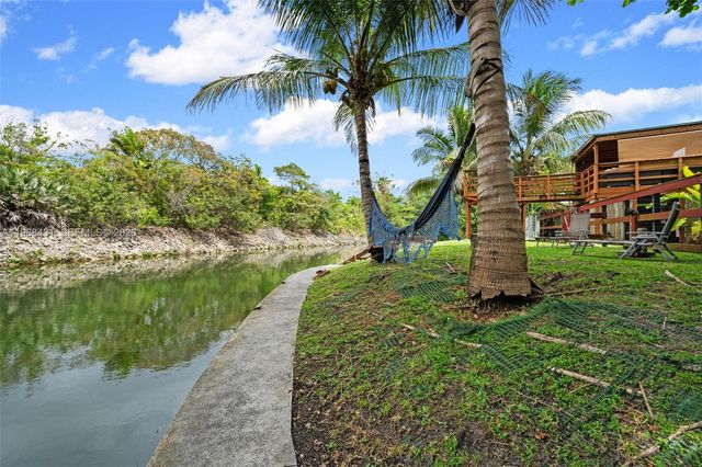 7245 S Waterway Dr, Miami, FL 33155