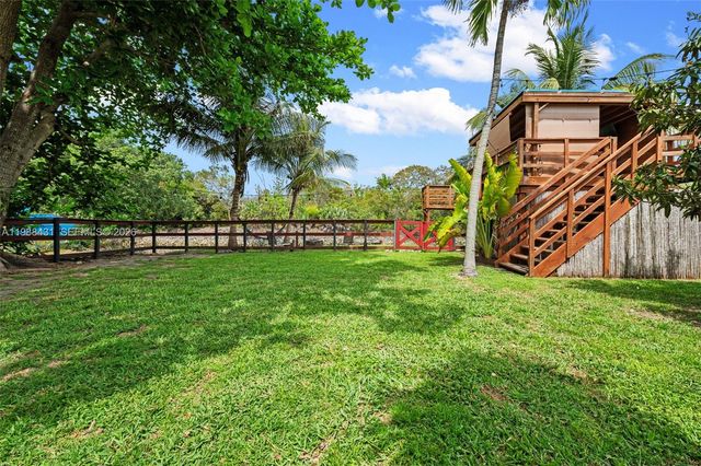 7245 S Waterway Dr, Miami, FL 33155