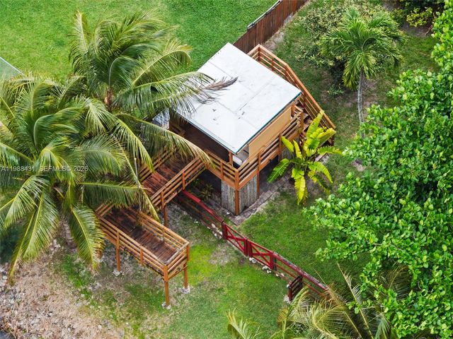 7245 S Waterway Dr, Miami, FL 33155