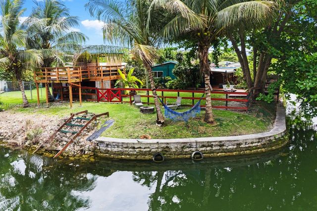 7245 S Waterway Dr, Miami, FL 33155