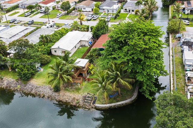 7245 S Waterway Dr, Miami, FL 33155